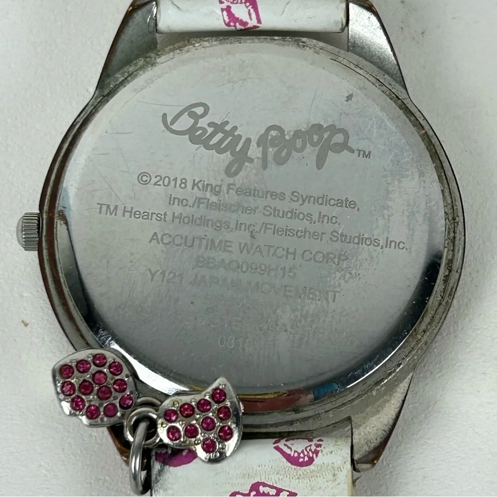 2018 King Features Syndicate 'Betty Boop' White and Pink Kiss Watch, w/ dangles